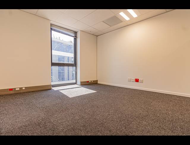 28M² SERVICED OFFICE TO LET IN VORNA VALLEY